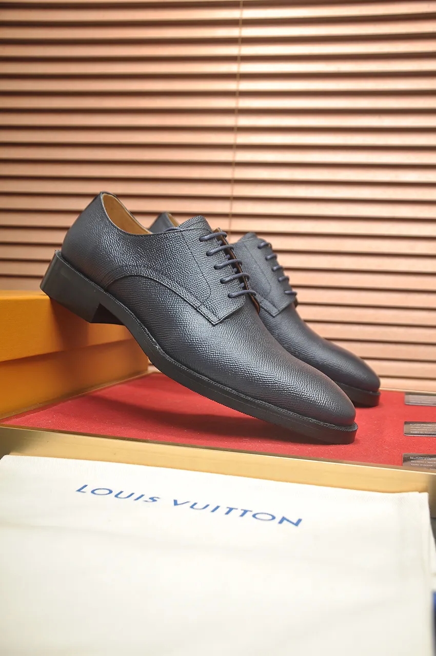 Men's men's shoes 💰500💶 [LV] (original single cowhide lining) 🍀LV's latest genuine leather business suit shoes are launched simultaneously on the official website. The first-layer cowhide imported from Italy is made of heavy gold, 💥official website 1:1 rubber outsole. Versatile to wear, high-end without losing class, and the color combination is extraordinary. This four-season style is alluring when worn on your feet, showing off your big-name flair. Standard code 38-45 (45 customized)